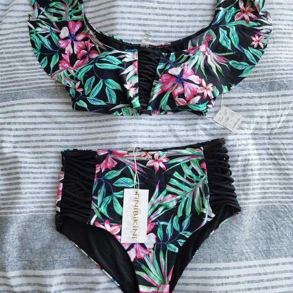 NWOT | Two-Piece Tropical Print Ruffled Swimsuit - Picture 2 of 8